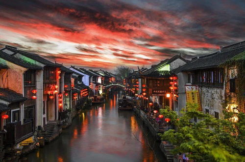 華東五市 惠山古鎮 賞金菊 沙家浜 船游觀蘆花 品金秋大閘蟹宴 三大夜景 兩晚洲際智選假日雙飛六日游